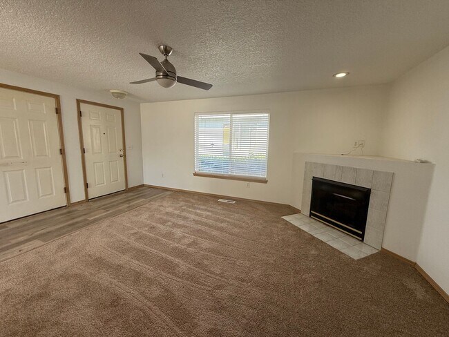 Building Photo - 1/2 Month Free – Updated 3BR/2BA Ranch in ...
