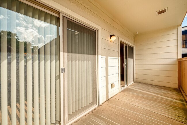 Building Photo - 8415 Hearth Dr