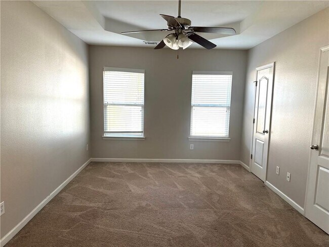 Building Photo - 140 Oakmont Dr