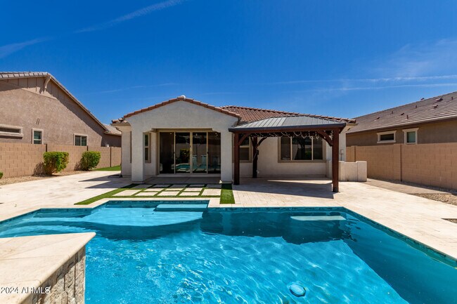 Building Photo - 9746 E Tumbleweed Ave