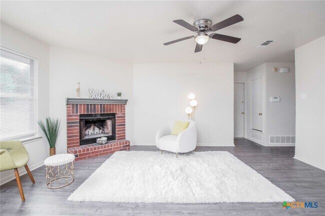 Building Photo - 1306 Elke Cir