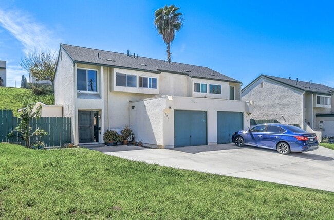 Building Photo - ***MOVE IN SPECIAL*** Modern 3BR Townhome | Garage + Driveway Parking | Yard | Pool | Pet Friendl...