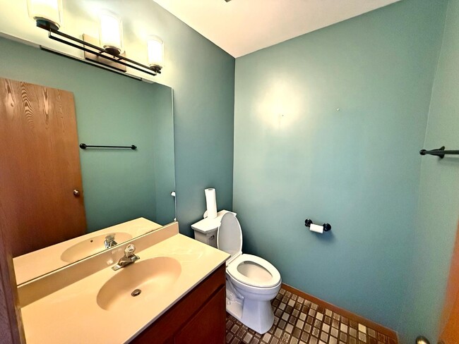 Building Photo - 1013 Pear Tree Ln