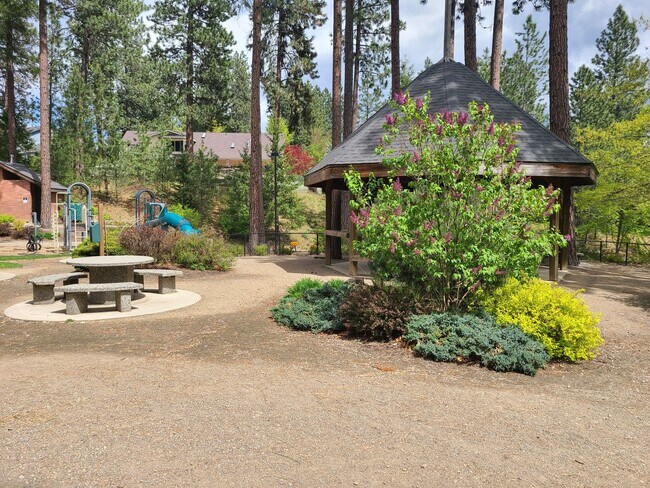 Building Photo - Beautiful home in desirable Riverside Harbor.
