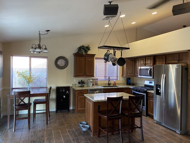 Kitchen - 10322 W San Juan Ave