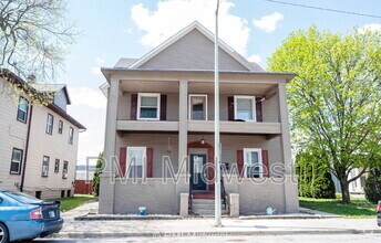 Building Photo - 611 N Main St