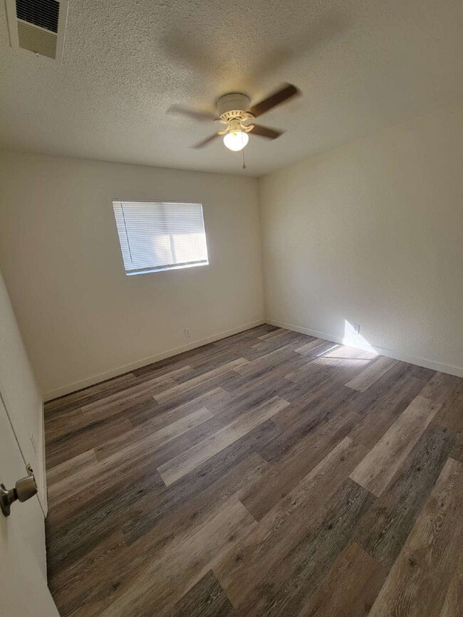 Building Photo - 1024 X St