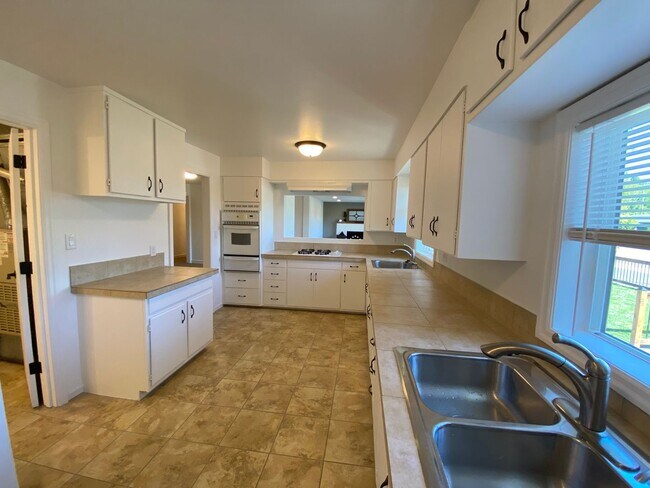 Building Photo - 355irv