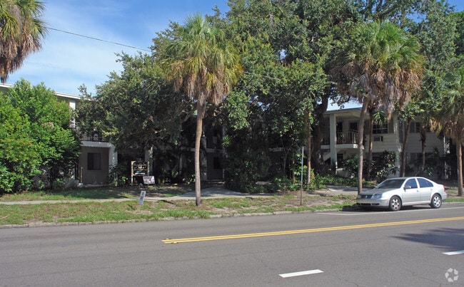 Building Photo - Southern Oaks
