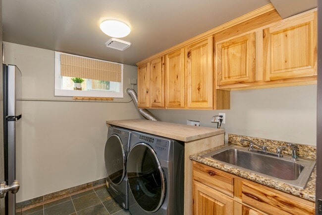 Building Photo - Beautiful Historic Multi Generational home in Heart of Snohomish