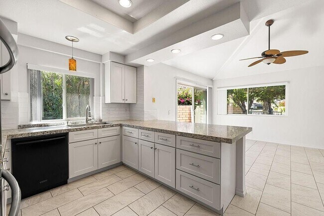 Building Photo - 43520 Via Magellan Dr