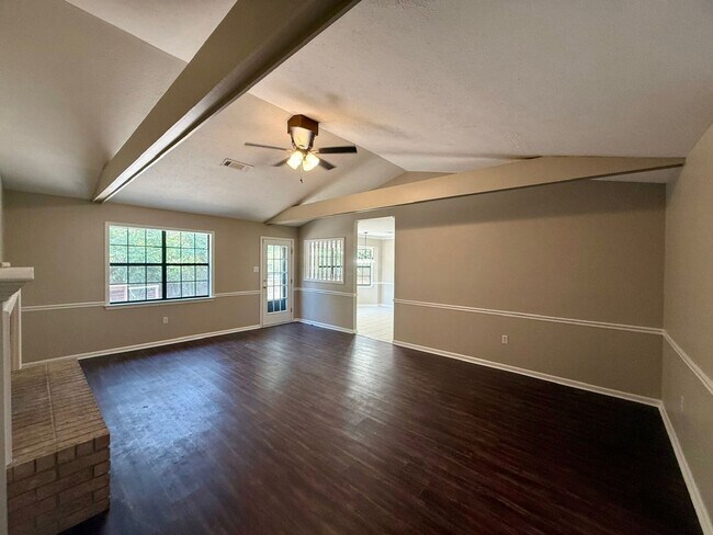 Building Photo - 149 Rolling Oaks Dr
