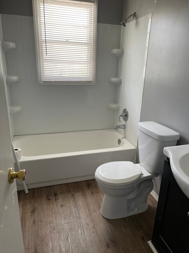 Building Photo - Blondo Street