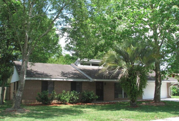 Building Photo - 1685 Farm Way