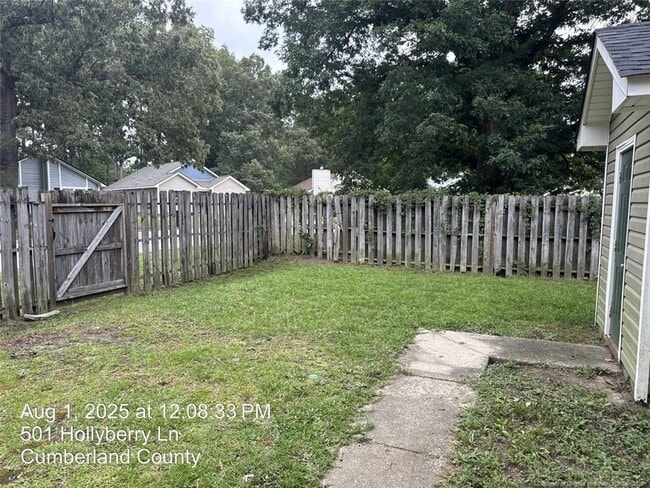 Building Photo - 501 Hollyberry Ln