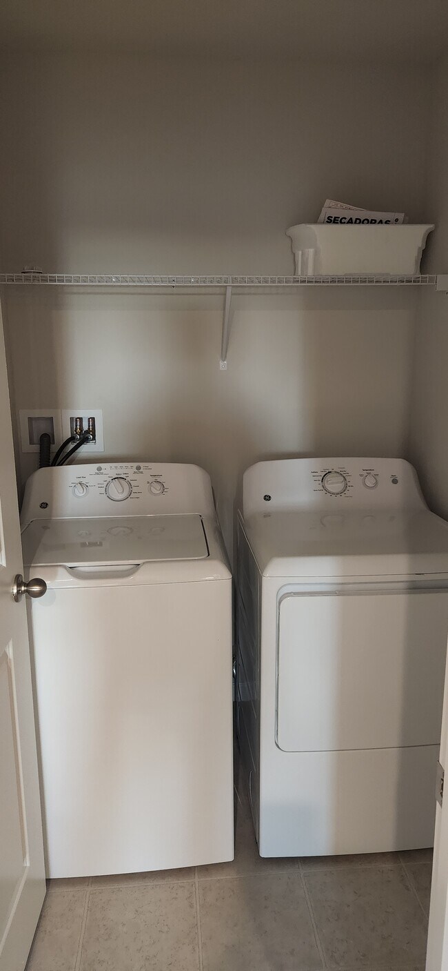 Building Photo - 439 Regina Dr