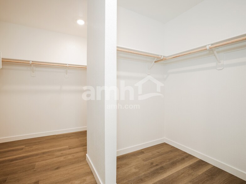 Building Photo - 2411 Dolly Ave