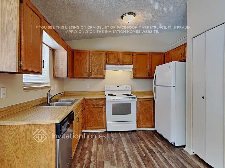 Building Photo - 3474 Foxridge Dr