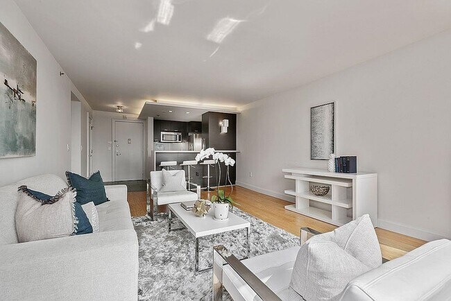 Building Photo - 20 2nd St