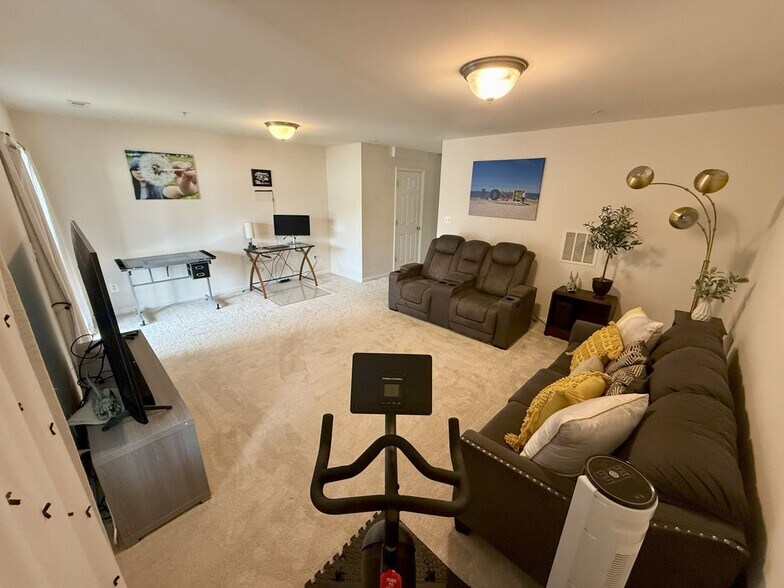 Building Photo - 111 Clydesdale Ln