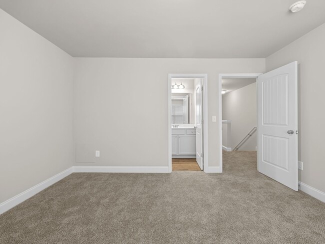 Building Photo - Charming two bedroom two and a half bathroom ready for you to call home!