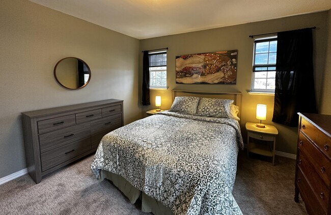 Building Photo - 129 1/2 W 3rd St