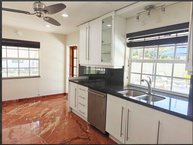 Building Photo - 4027 Pierce St