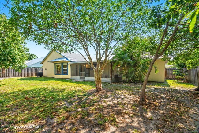 Building Photo - 3390 Floral Palm Blvd