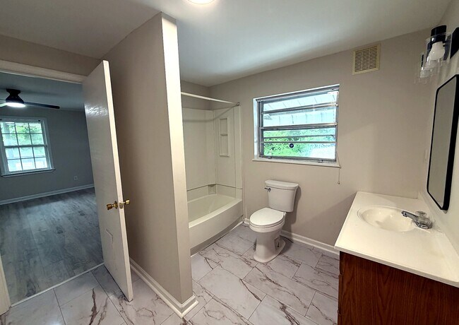 Building Photo - 801 Rutledge Dr