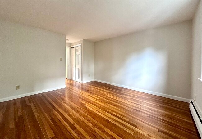 Building Photo - 10 Vinal St