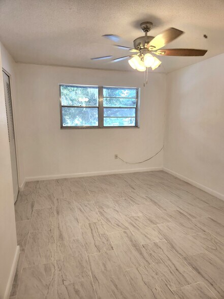 Building Photo - 2521 Country Club Dr