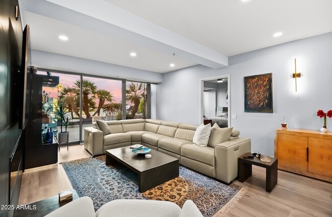 Building Photo - 7167 E Rancho Vista Dr