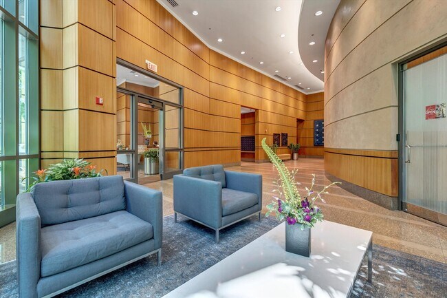 Building Photo - 400 N La Salle Dr