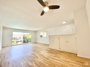 Building Photo - 1433 N Hayworth Ave - Pool & Parking