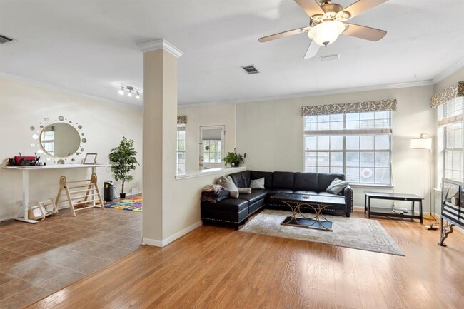 Building Photo - 8200 Edgemoor Pl