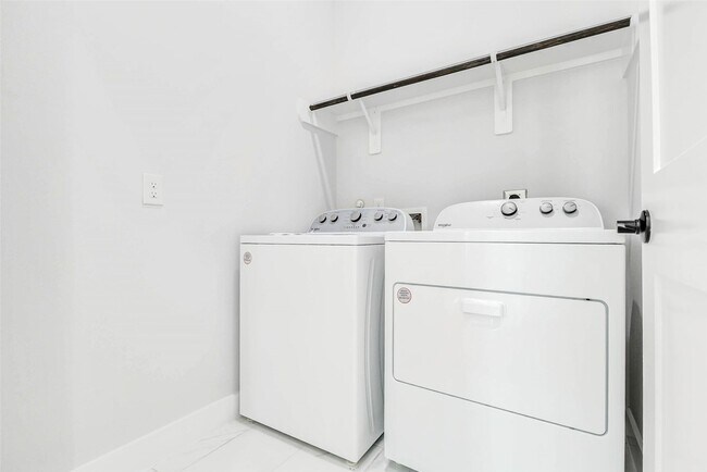 Building Photo - 2310 Campbell Rd