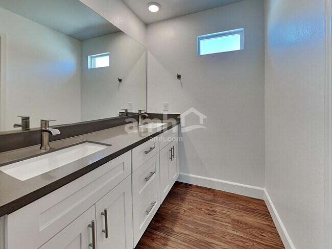 Building Photo - 9177 Ribbon Mdw Ct