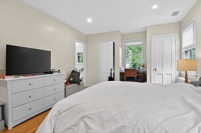 Building Photo - 4825 Butterworth Pl NW