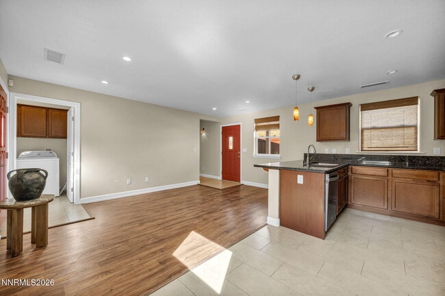 Building Photo - 58 Caliente St