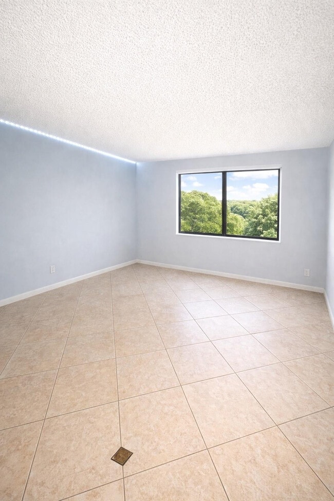 Building Photo - 737 SE 1st Way