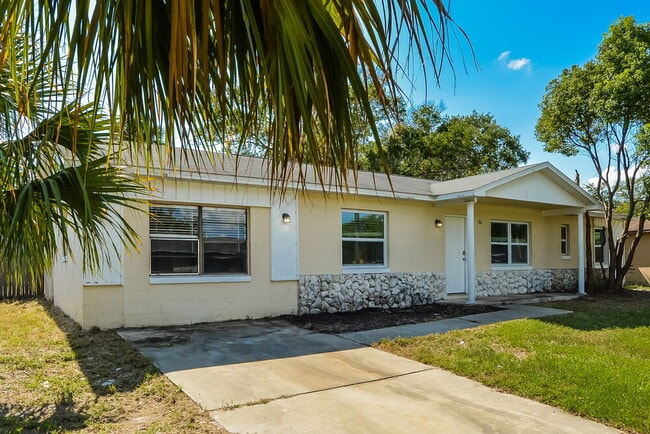 Building Photo - 206 Yale Dr