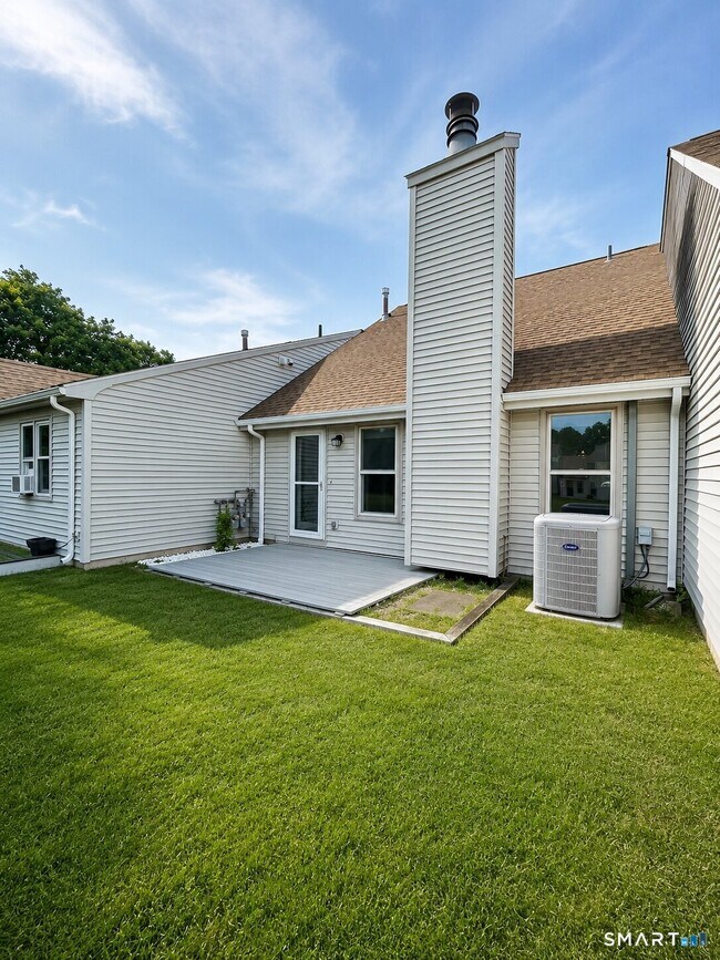 Building Photo - 10 Evergreen Pl