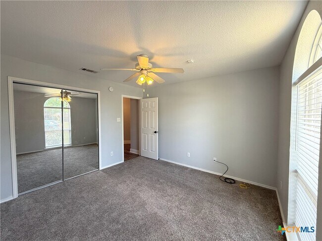 Building Photo - 106 Snake Dance Dr