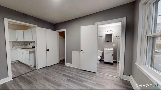 Building Photo - 666 Main St