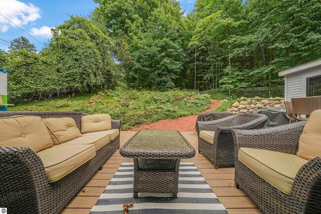 Building Photo - 7320 Peninsula Dr