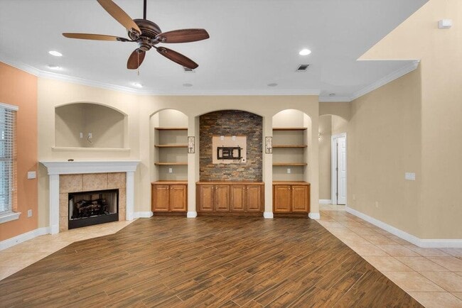 Building Photo - 325 Greenwood Way