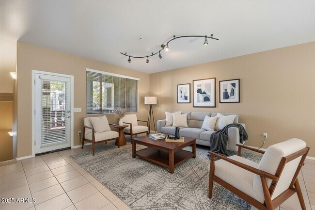 Building Photo - 3250 W Greenway Rd