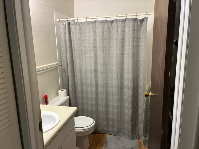 Building Photo - Remodeled 2 Bed 1 Bath Duplex in North For...