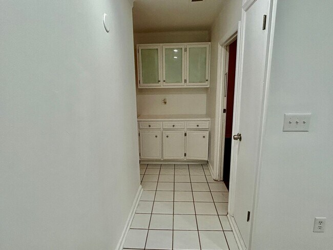 Building Photo - 4762 Trenton Dr