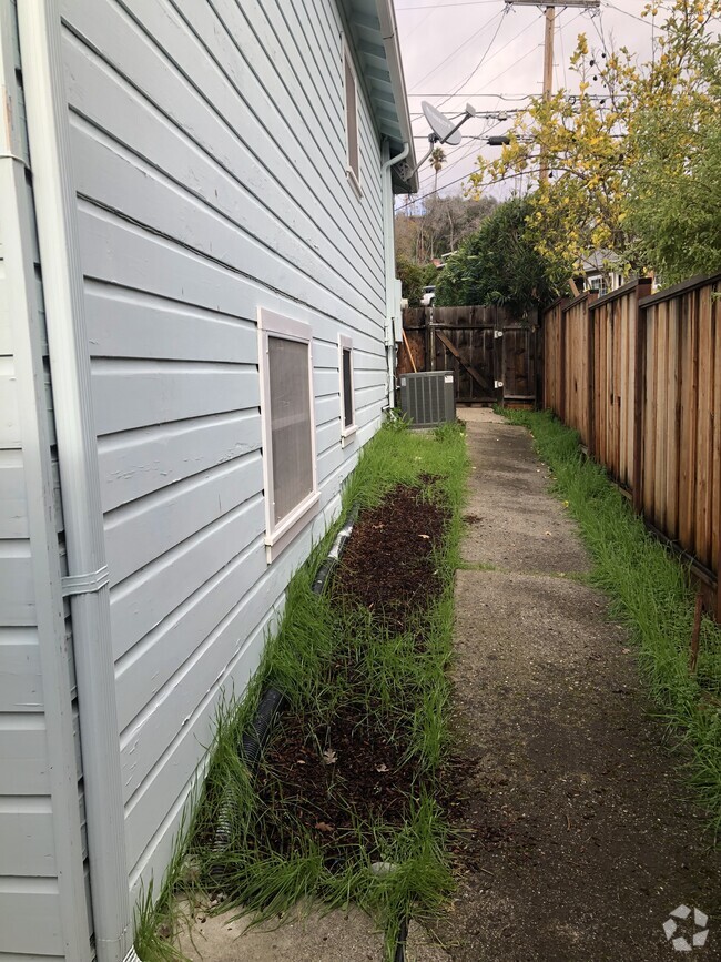 Building Photo - 2749 Kinney Dr